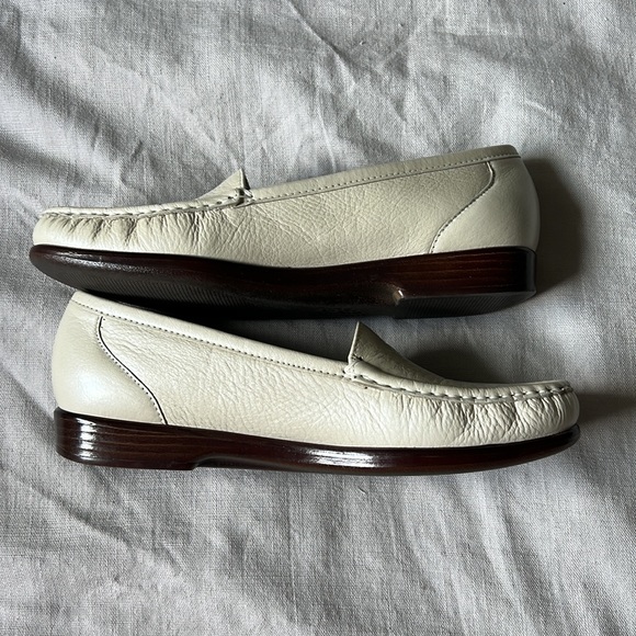 SAS White Pearl Leather Loafer Size 8 NARROW - Picture 3 of 8
